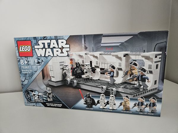 LEGO Star Wars 75387 Boarding the Tantive IV