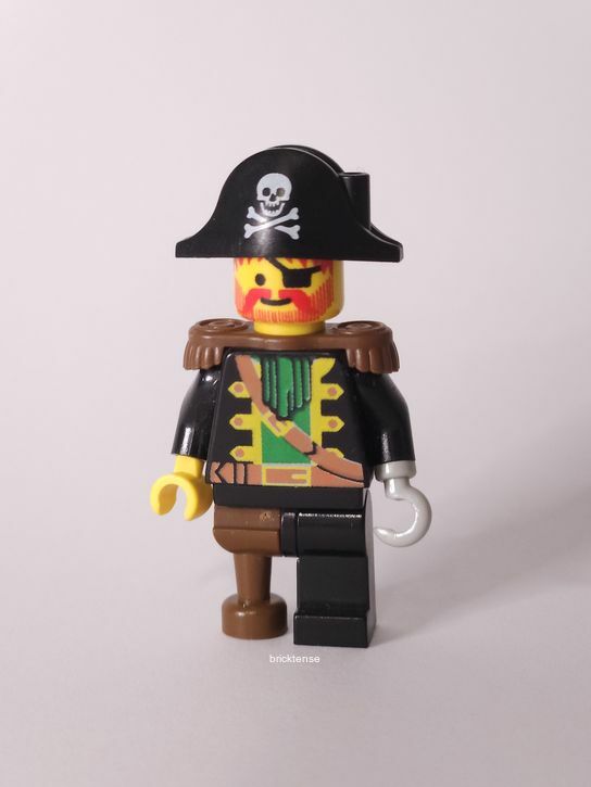 Captain Red Beard (Captain Roger) - Brown Epaulettes, Pirate Hat with Skull and Crossbones